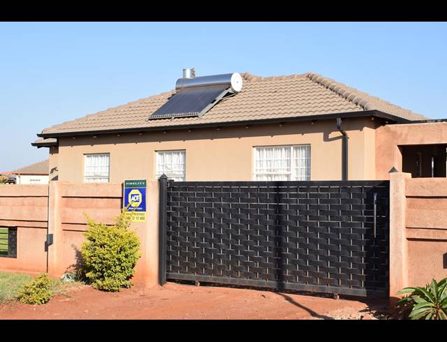 3 BEDROOM HOUSE FOR SALE IN THE ORCHARDS
